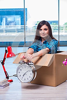 The young woman moving personal belongings