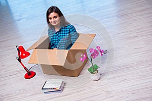 The young woman moving personal belongings