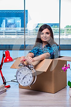 The young woman moving personal belongings