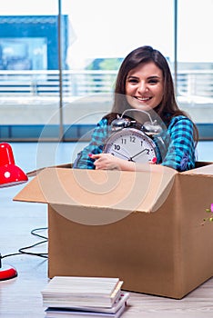 The young woman moving personal belongings