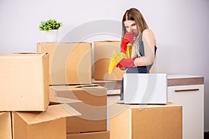 The young woman moving to new place