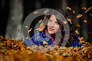 Young woman outdoor in autumn