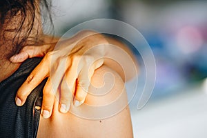 Young woman pain right shoulder