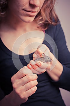 Young woman with pet mouse