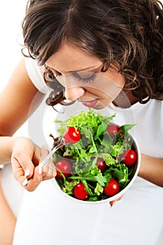 Young woman preparing healhty salad