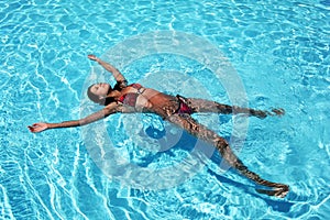 Young woman relaxing in pool.