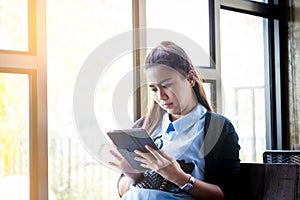 Young woman using tablet in coffee shop