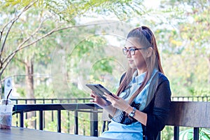 Young woman using tablet in coffee shop