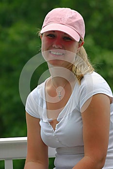 Young woman wearing a pink baseball hat