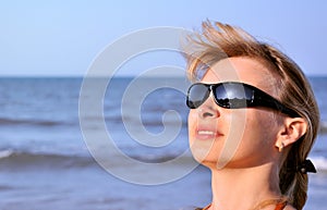 Young woman wearing a sunglass