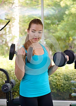 Young women wroking out in a Gym