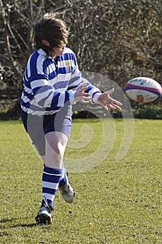 A youth rugby player passing a rugby ball !!