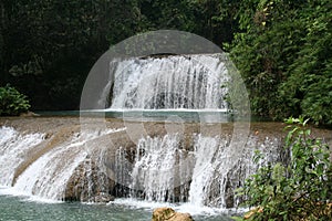 Un rio cascada 