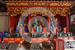 Yunnan Honghe Prefecture Jianshui Temple Great Hall on both sides to accompany offering twelve philosopher Confucius