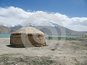 Yurt at the Karakul Lake photo