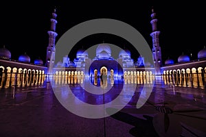 Zayed Mosque in Abu dabi in Decembr photo