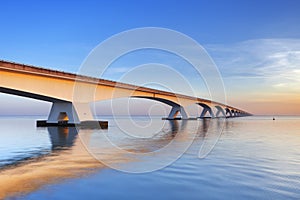 Ponte olanda sul alba 