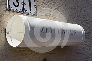 Zeitungen Newspaper Tube German Decoration White House