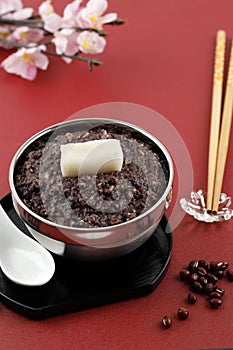 Zenzai, Japanese Sweet Red Bean Porridge with Rice Cake