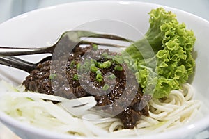 Zha jiang mian, Chinese cuisine