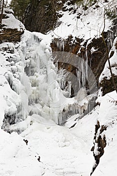 Zhenetskyi  ZhenetsÊ¹kyy  Huk waterfall in ice