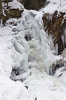 Zhenetskyi  ZhenetsÊ¹kyy  Huk waterfall in ice