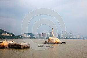 Zhuhai Lovers Road waterfront Zhuhai Fisher Girl sculpture like