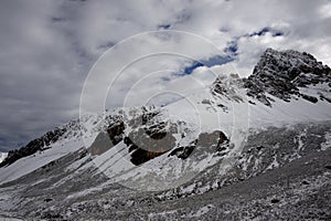 Zhuoda Pull Snow mountains