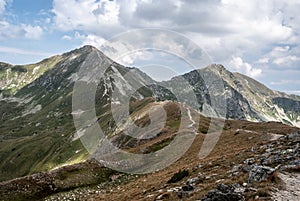 Žiarské sedlo, štíty Placlive a Ostrý Roháč v Západních Tatrách na Slovensku