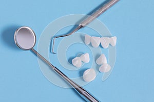Zircon dentures , dental tools - Ceramic veneers - lumineers