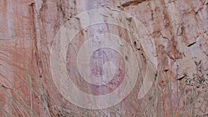 zoom in on aboriginal rock art at katherine gorge