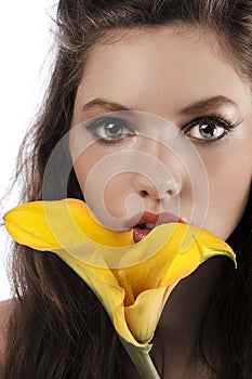 Zoom on a girls face with a yellow calla