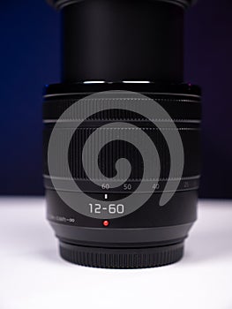 Zoom lens with extended front lens