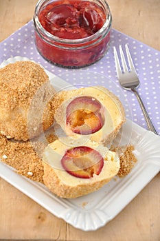 Zwetschgen TopfenknÃÂ¶del