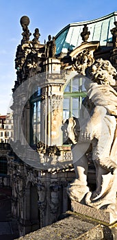 Zwinger Semperbau statue