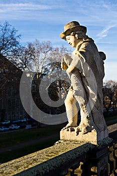 Zwinger Semperbau statue