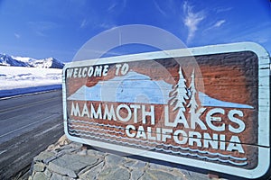 Ã¯Â¿Â½Welcome to Mammoth Lakes CaliforniaÃ¯Â¿Â½ sign along roadway, Mammoth, California