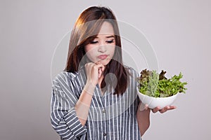 à¹Šà¹‰Unhappy Asian woman hate salad.