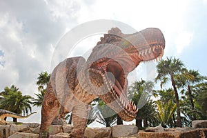 à¹‡à¸µHuge dinosaur statue on the rock