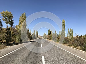 Ã‡amardÄ±-NiÄŸde Road in the autumn