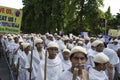 1000 children dressed as Gandhi rallying on street