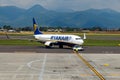 Aircraft companies Rayanair flies up at the airport of Bergamo.