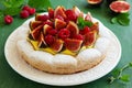 Almond meringue cake with figs