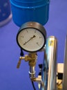 Analogue positive pressure gauge