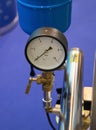 Analogue positive pressure gauge