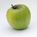 Apple golden delicious, isolated on hite beckground