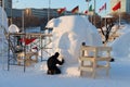 Artist makes sculpture Big face in Ice town