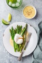Asparagus, poached egg and hollandaise sause