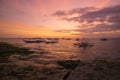 Atardecer de colores en la isla Apo de Filipinas. Colorful sunset on the Apo island of the Philippines.
