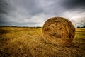 Balle di fieno in un campo della toscana vicino Siena